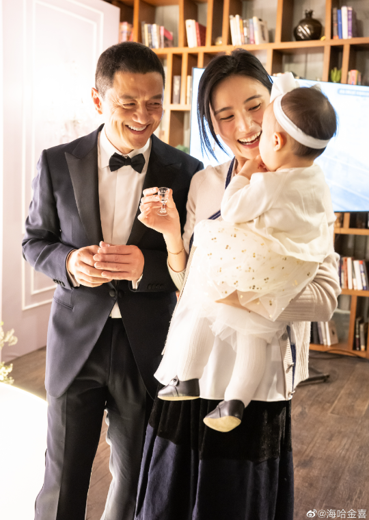 李亚鹏官宣离婚:孩子跟随母亲生活 由双方抚养